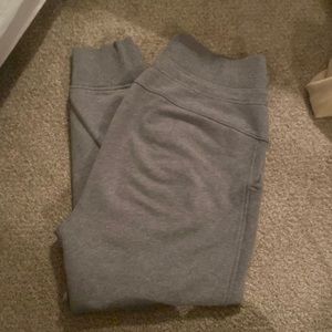 LULULEMON GREY SWEATPANT JOGGER